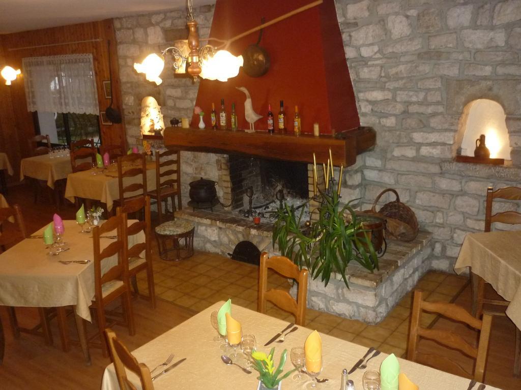 Hotel Restaurant La Chaumiere Du Lac Clairvaux-les-Lacs Εξωτερικό φωτογραφία