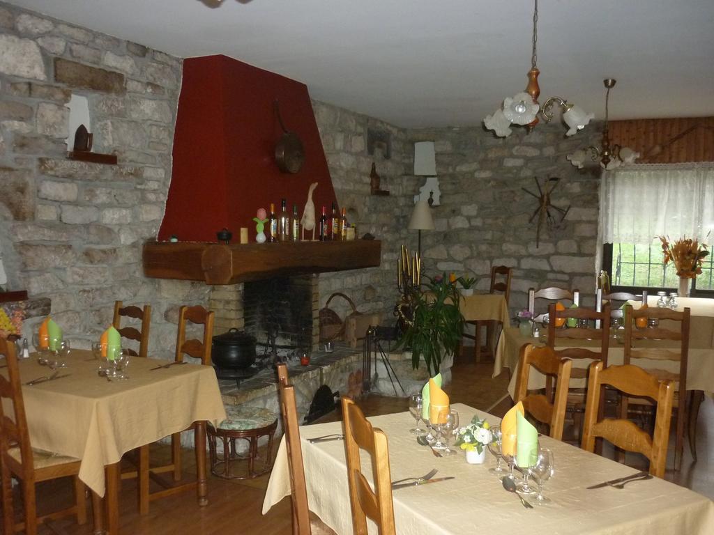 Hotel Restaurant La Chaumiere Du Lac Clairvaux-les-Lacs Εξωτερικό φωτογραφία