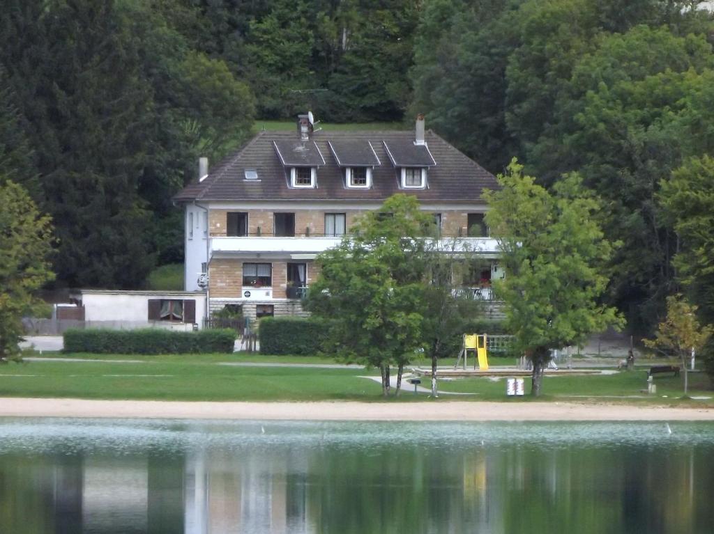 Hotel Restaurant La Chaumiere Du Lac Clairvaux-les-Lacs Εξωτερικό φωτογραφία