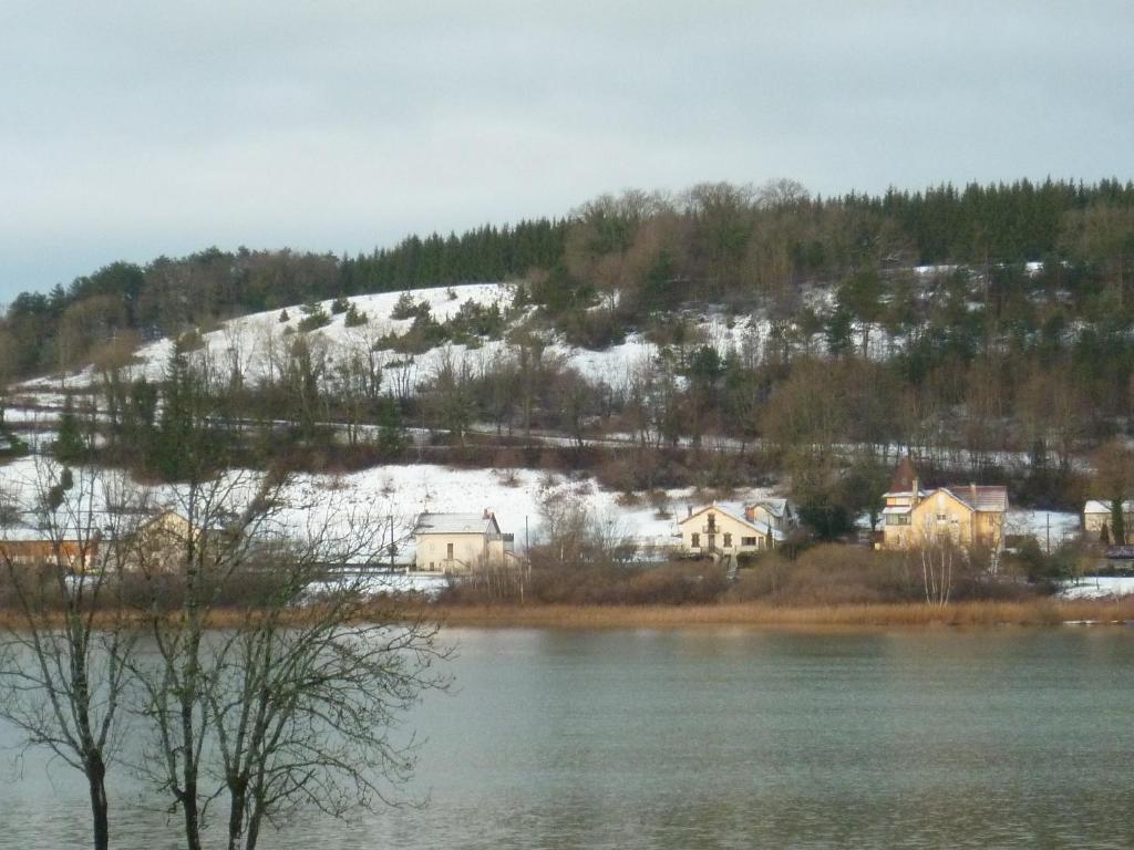 Hotel Restaurant La Chaumiere Du Lac Clairvaux-les-Lacs Εξωτερικό φωτογραφία